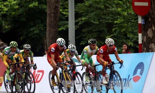 Khai mạc cuộc đua xe đạp 'Về Trường Sơn' năm 2017